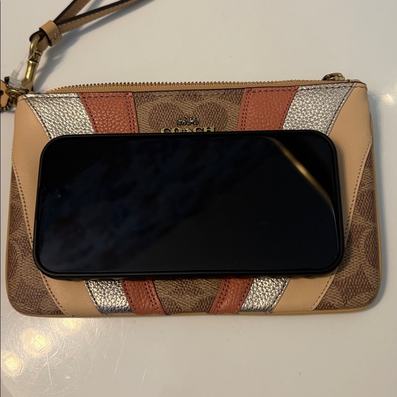 Coach Wristlet/Bag Signature Patchwork Gold, Khaki, Tan NWT - Picture 7 of 11